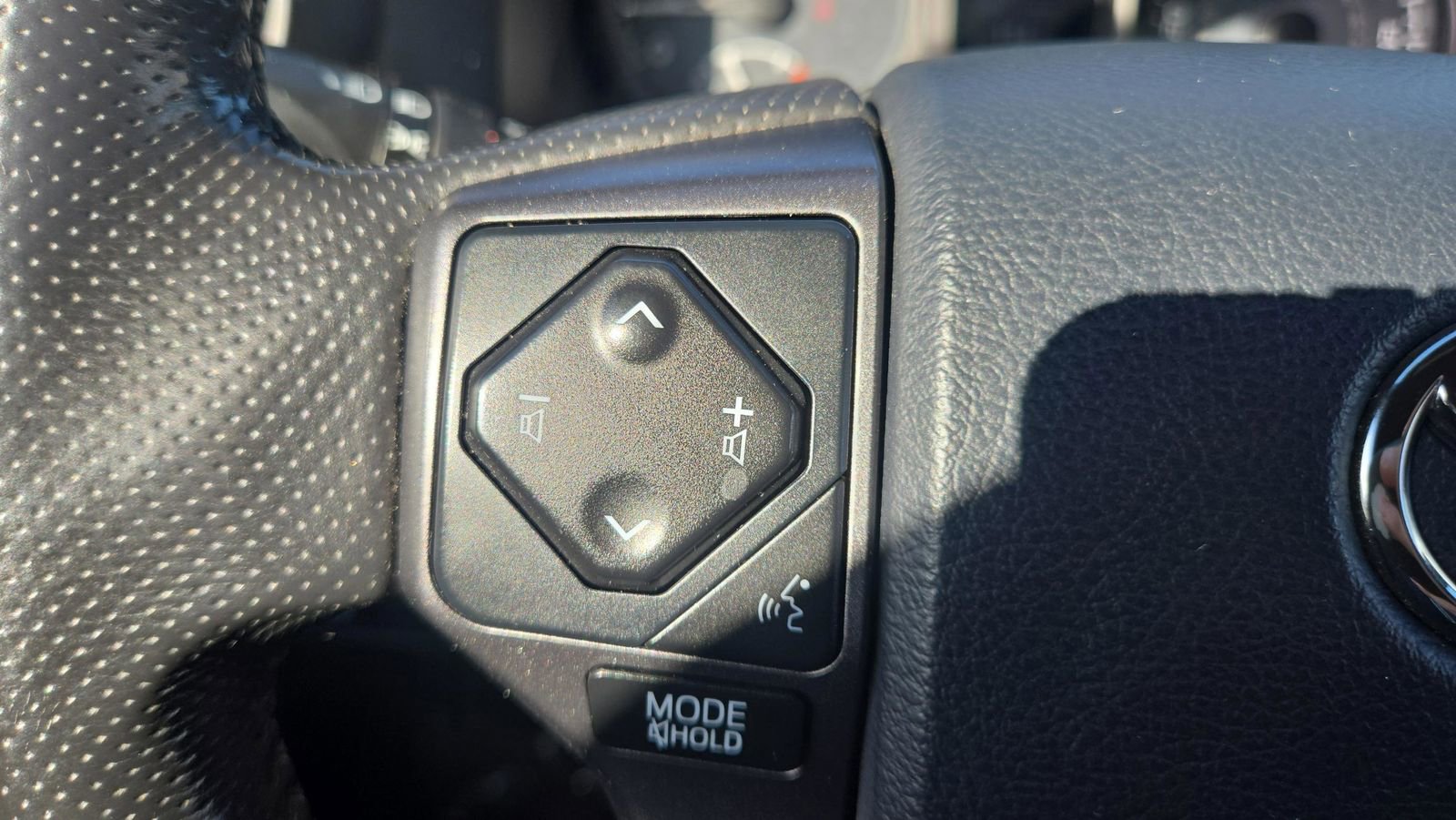 Used 2018 Toyota Tacoma TRD Off-Road w/ Technology Package image 30