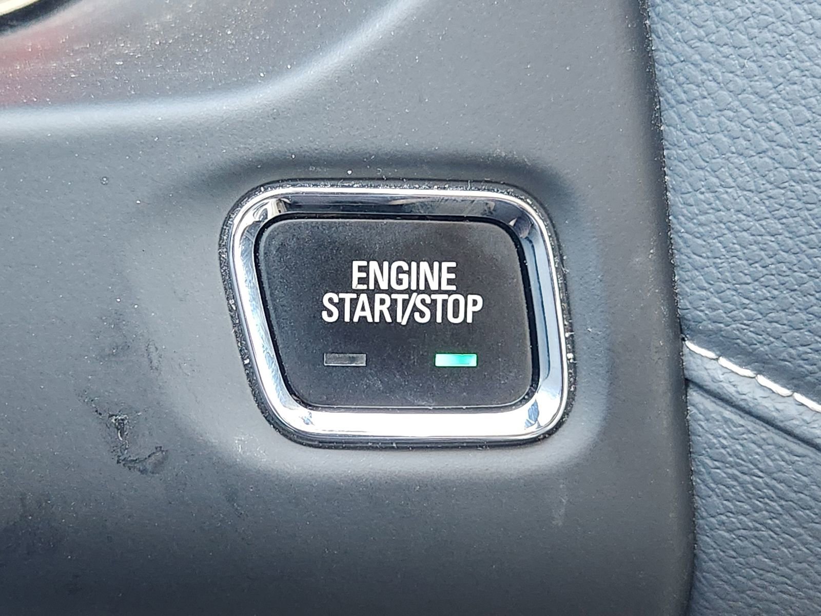 Used 2022 GMC Acadia Denali w/ Denali Technology Package image 25