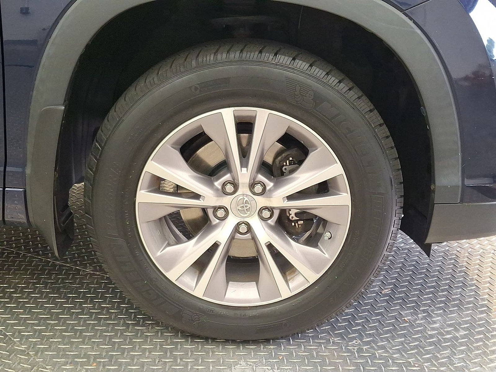 Used 2015 Toyota Highlander XLE AWD/4WD image 30