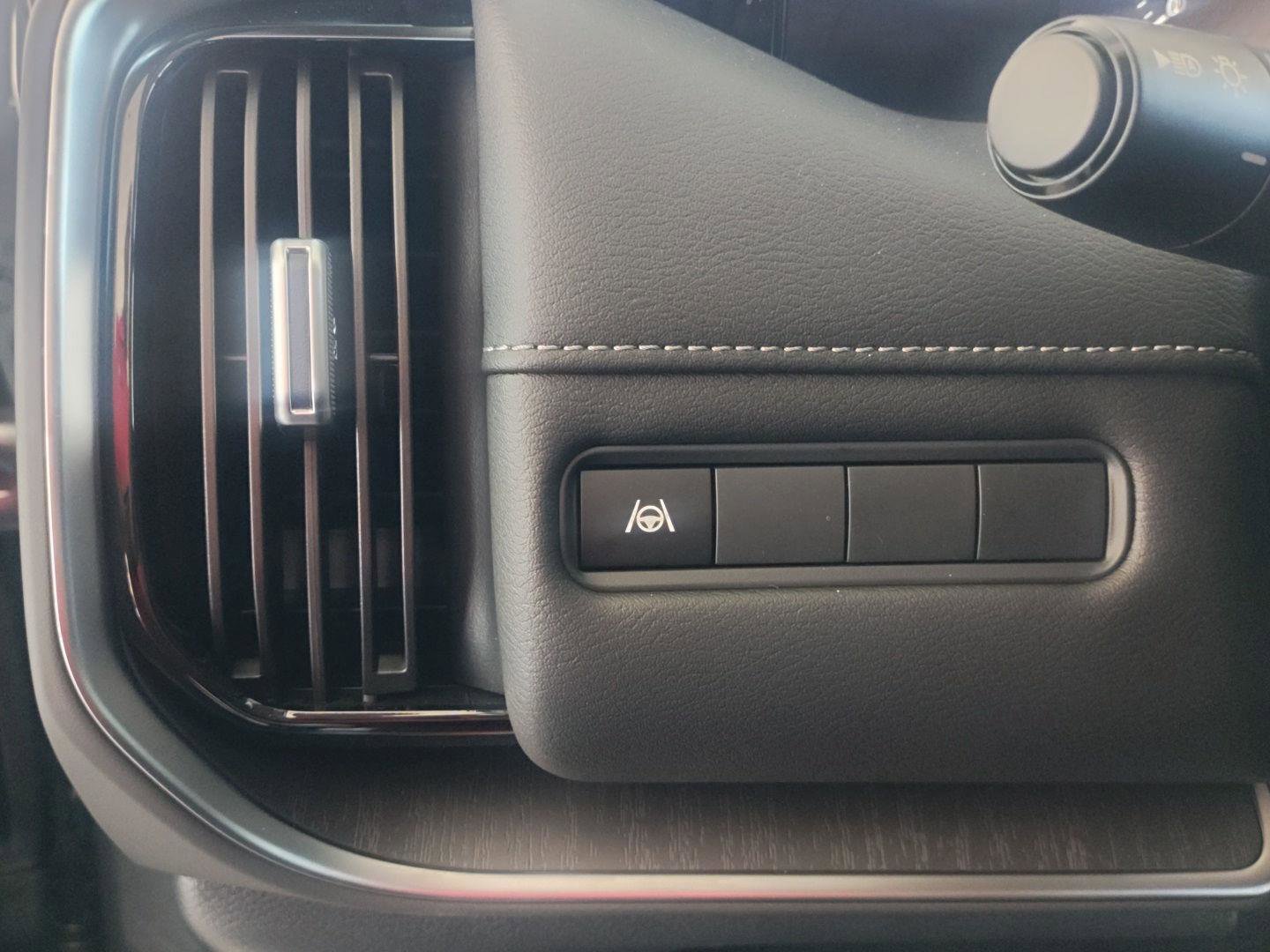 New 2026 Nissan Armada SV image 14