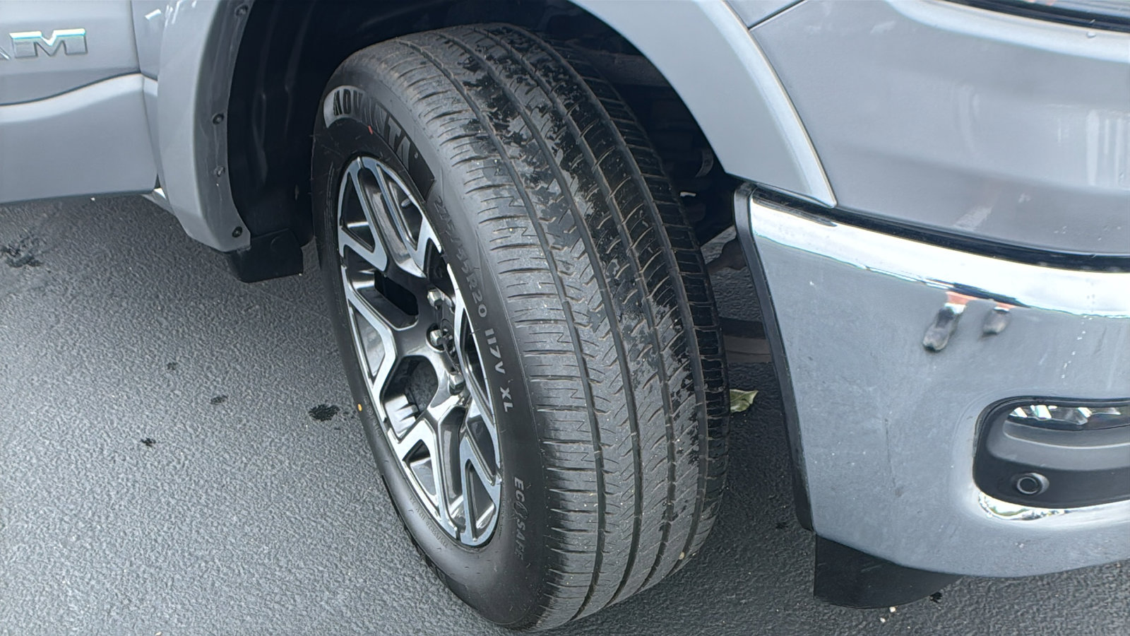 Used 2025 RAM 1500 Laramie AWD/4WD image 11