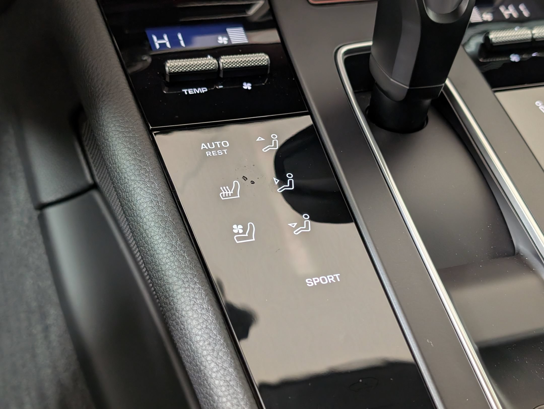 Used 2026 Porsche Macan AWD/4WD image 22