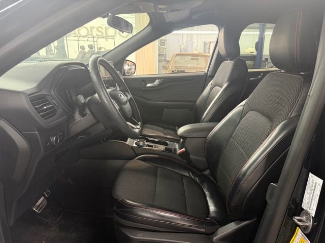 Used 2023 Ford Escape ST-Line w/ Tech Pack #1 AWD/4WD image 7
