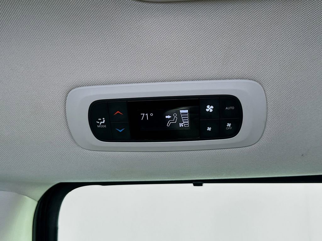 Used 2021 Chrysler Pacifica Touring-L image 24