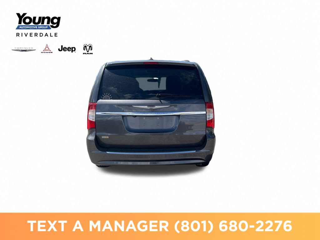 Used 2016 Chrysler Town & Country Touring FWD image 4