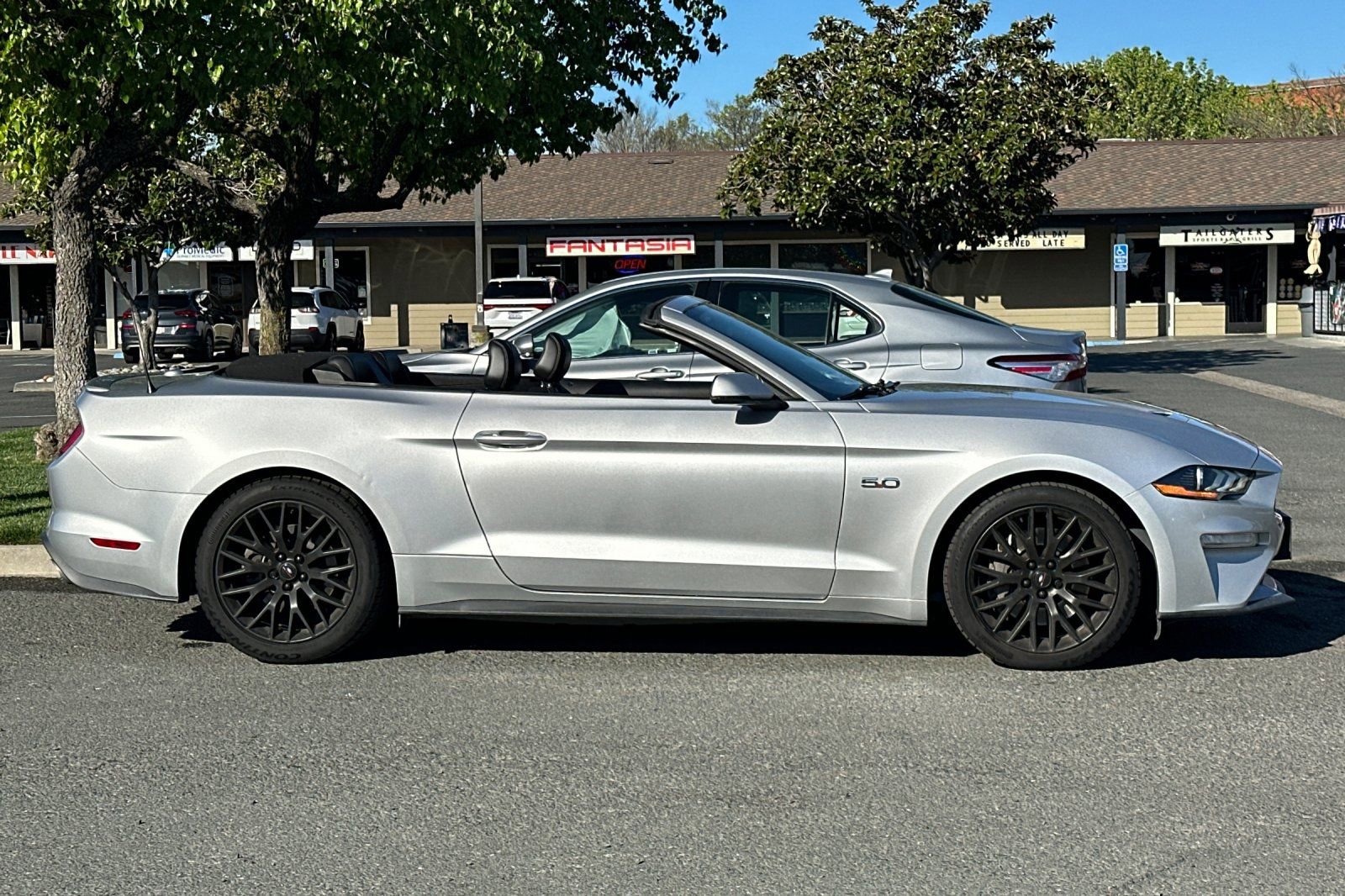 Used 2019 Ford Mustang GT Premium RWD image 2