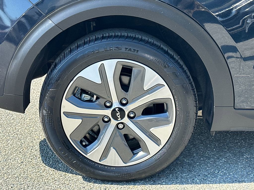Certified 2022 Kia Niro EX w/ Cold Weather Package FWD image 7