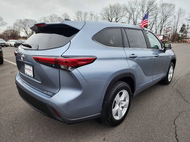 Used 2023 Toyota Highlander LE image 7