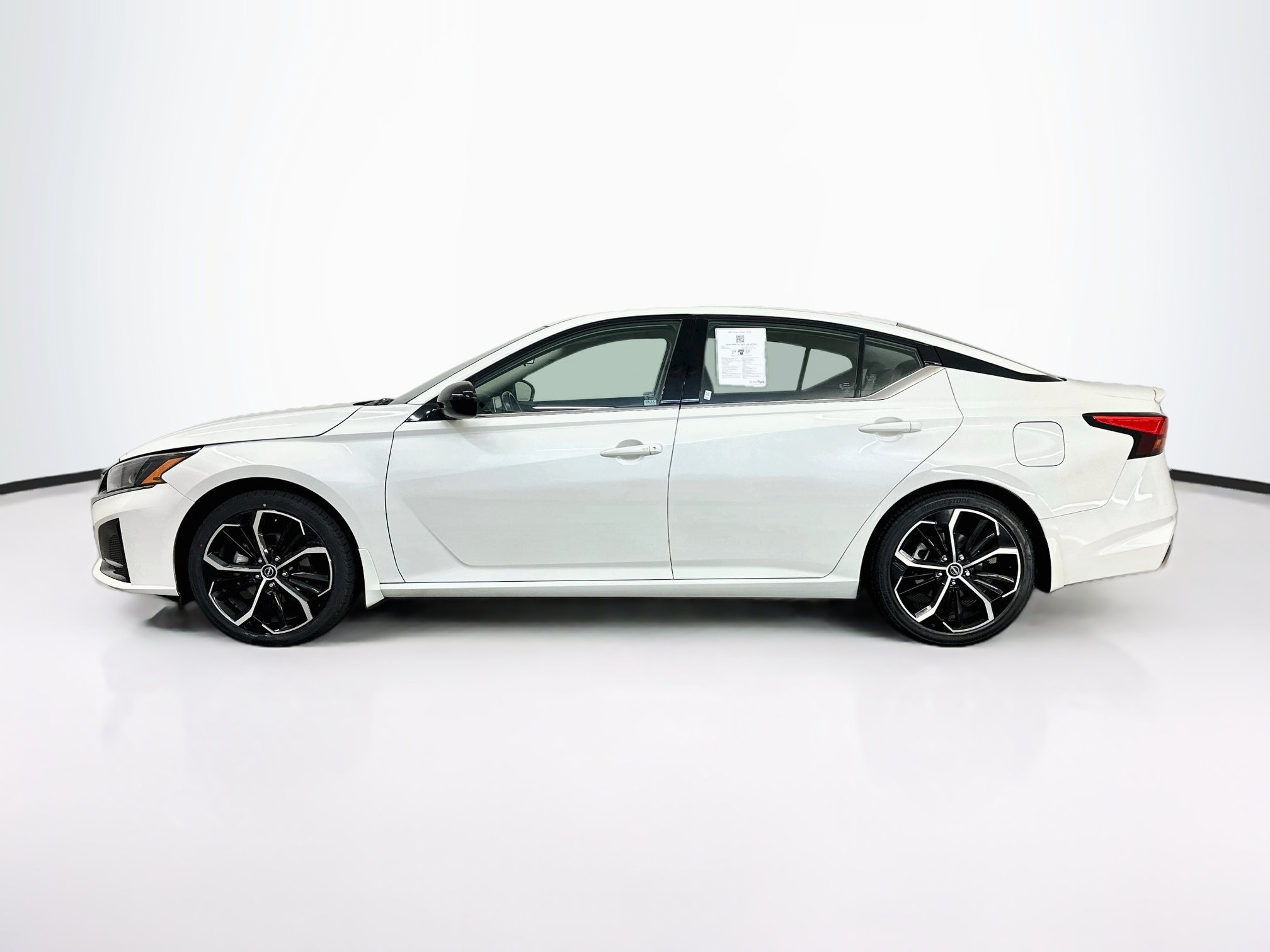 Used 2023 Nissan Altima 2.5 SR FWD image 4
