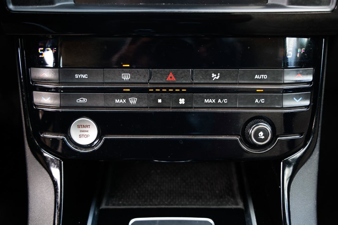 Used 2018 Jaguar XE Premium RWD image 31