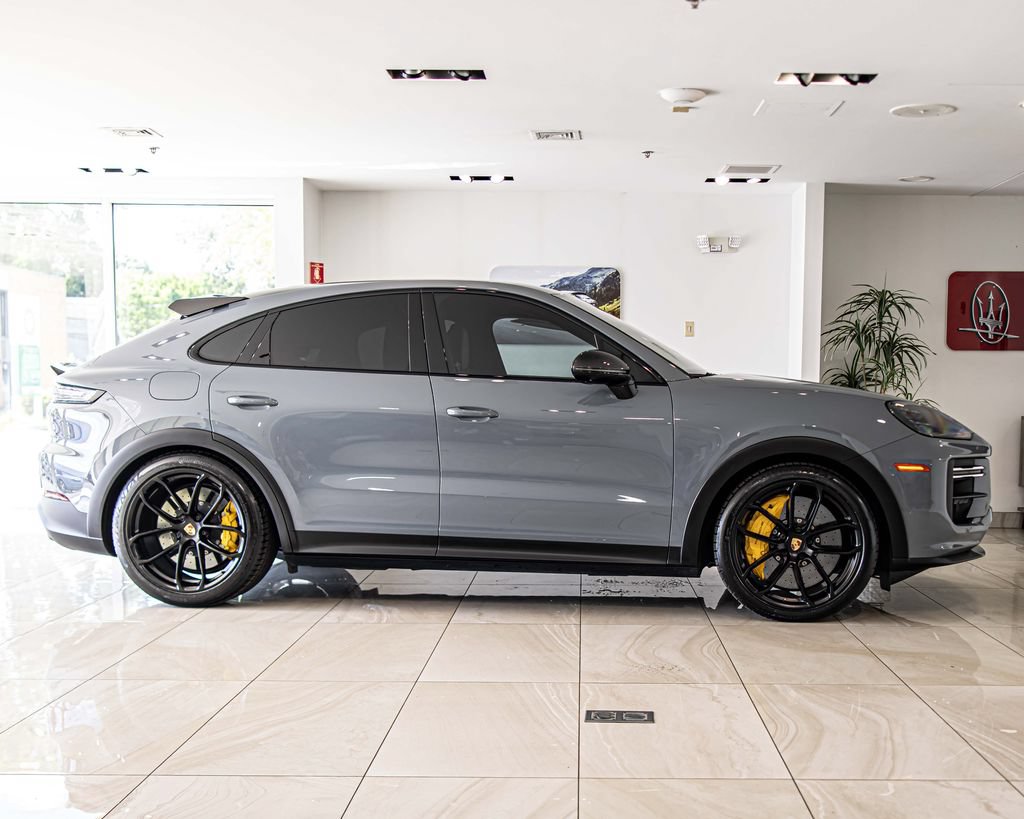 Used 2024 Porsche Cayenne Turbo GT AWD/4WD image 9