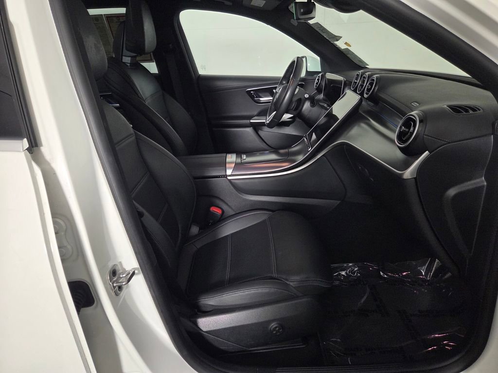Used 2024 Mercedes-Benz GLC 300 image 32