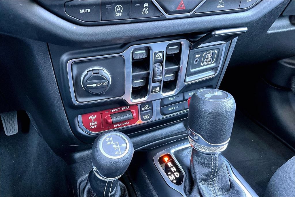 Certified 2025 Jeep Wrangler Unlimited Rubicon w/ Convenience Group AWD/4WD image 12