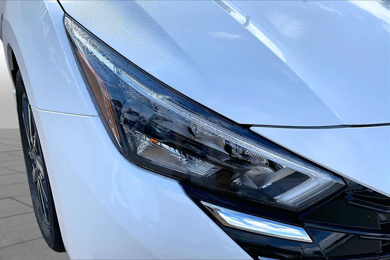 New 2025 Nissan Versa SV w/ Trunk Package FWD image 18