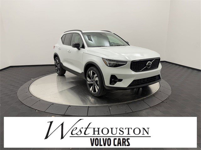 New 2025 Volvo XC40 B5 Plus w/ Protection Package Premier