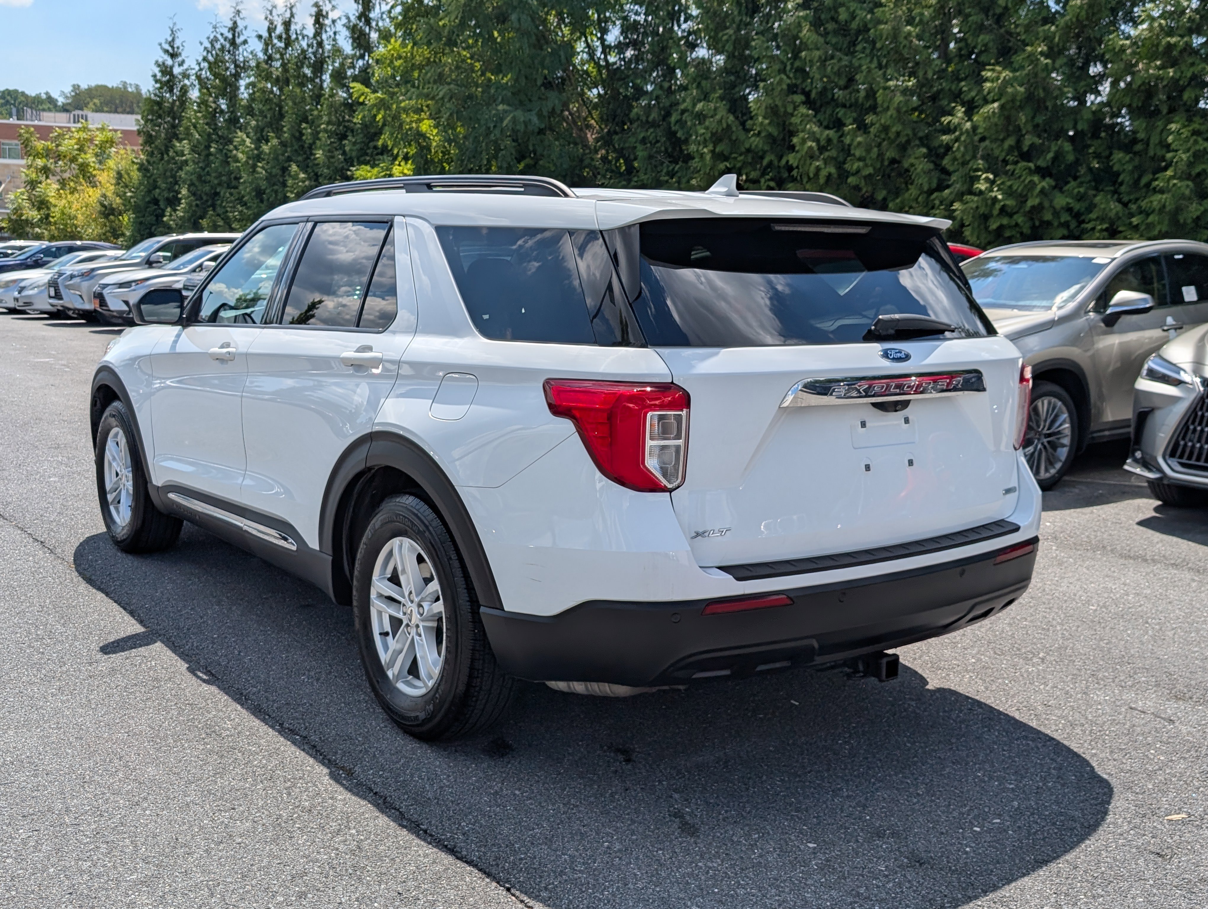 Used 2020 Ford Explorer XLT image 5