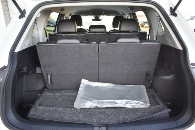 Used 2023 Volkswagen Tiguan SE image 37