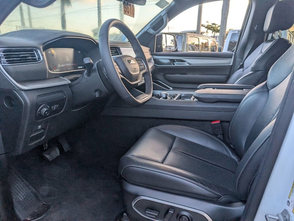 New 2025 Jeep Wagoneer 4WD w/ Convenience Group I image 12