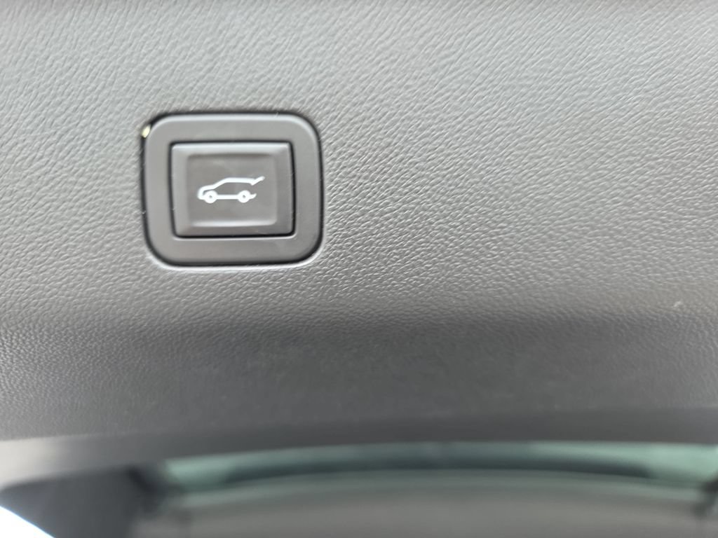 Certified 2023 GMC Yukon SLT w/ SLT Luxury Package AWD/4WD image 14