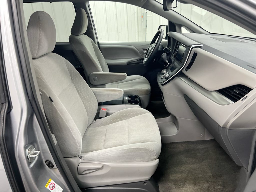 Used 2018 Toyota Sienna LE FWD image 20