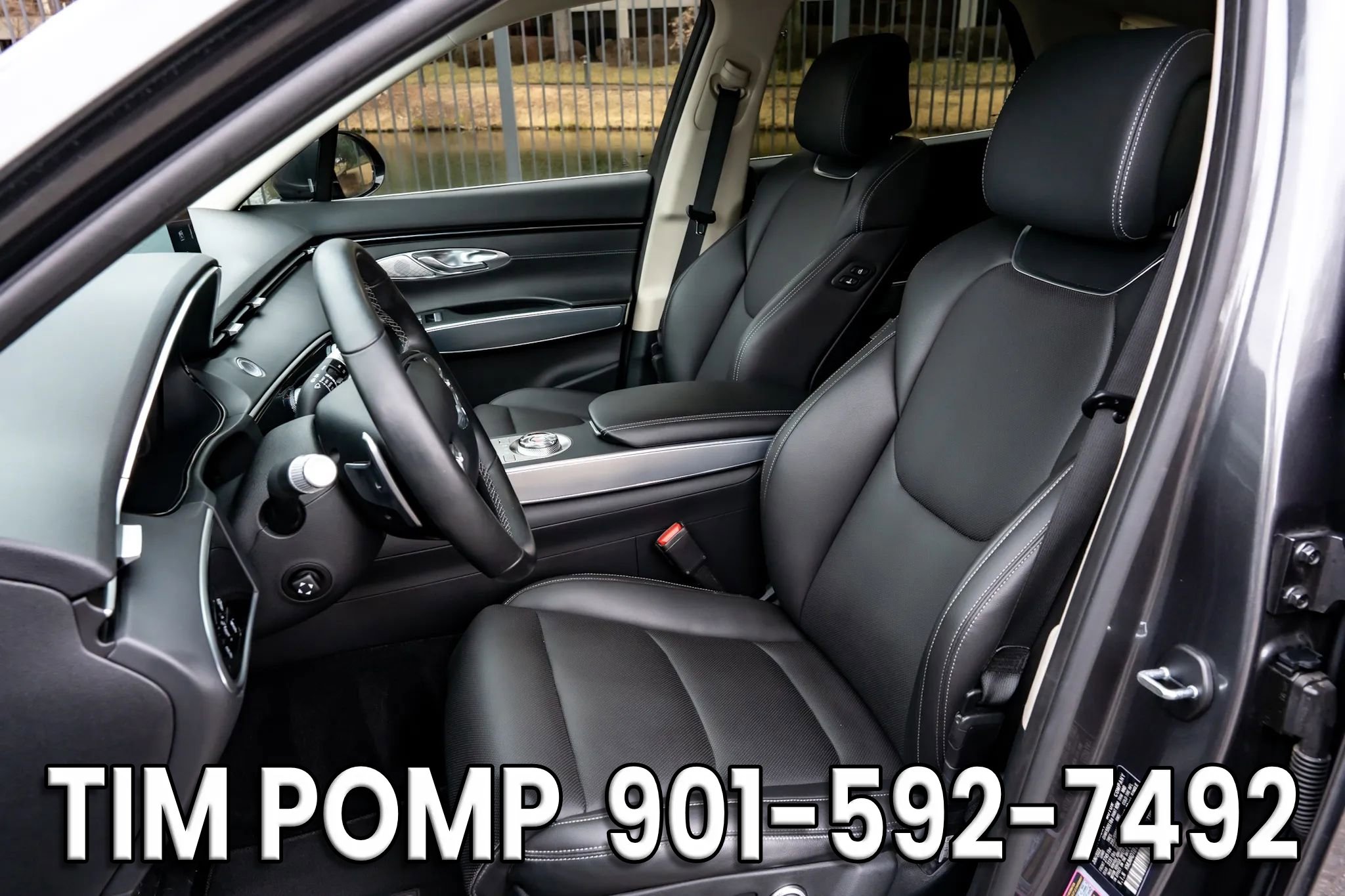 Used 2023 Genesis GV70 2.5T w/ Select Package image 11