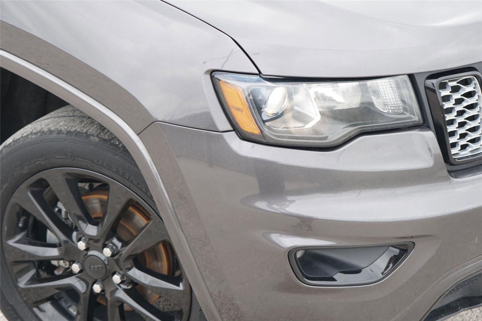 Used 2019 Jeep Grand Cherokee Altitude AWD/4WD image 3