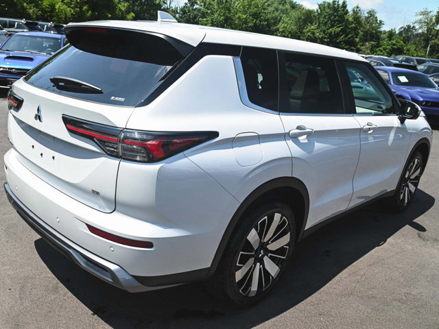 New 2025 Mitsubishi Outlander SE image 6
