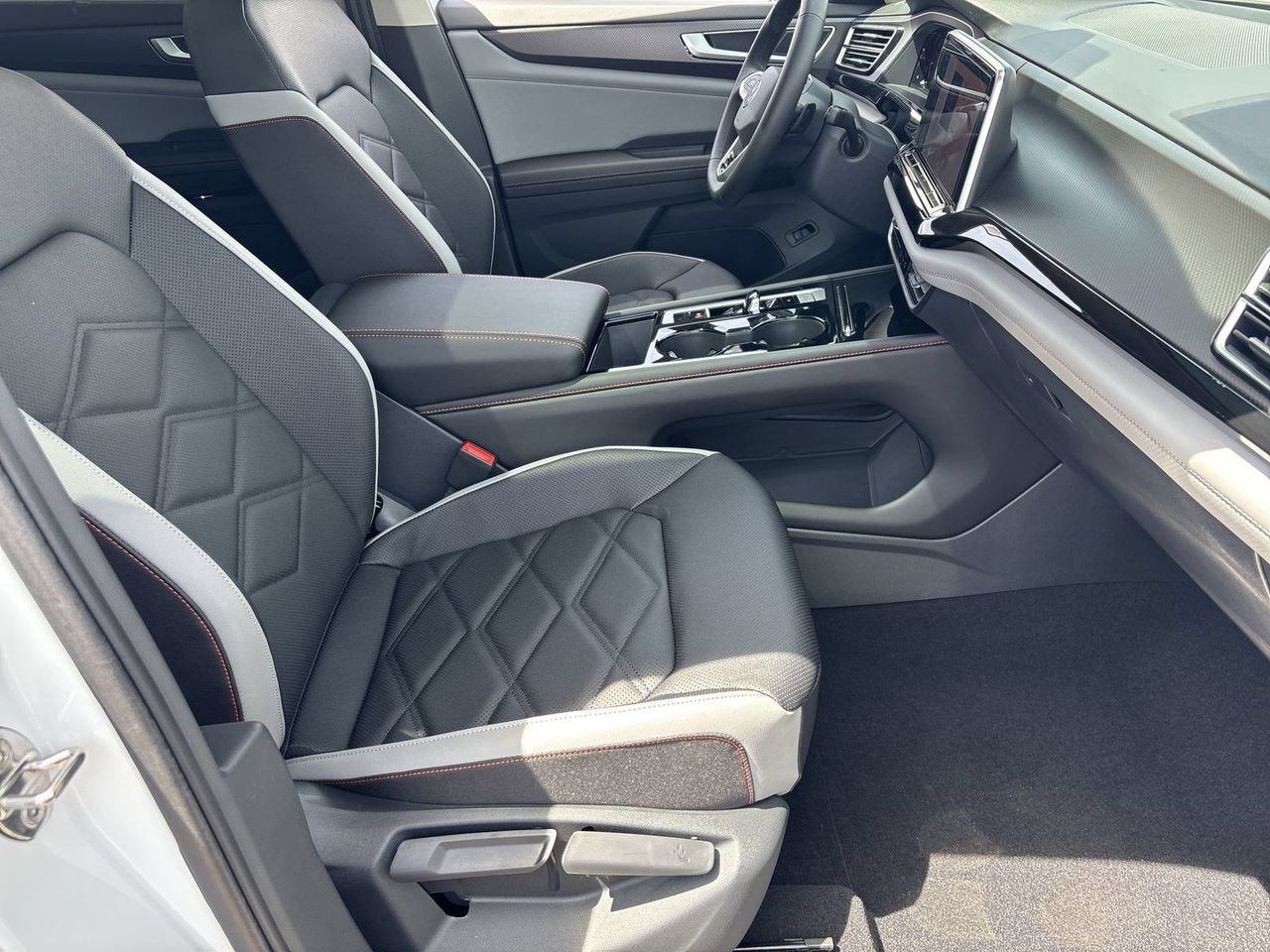 New 2026 Volkswagen Atlas Peak Edition AWD/4WD image 8