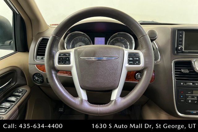 Used 2016 Chrysler Town & Country Touring-L FWD image 12