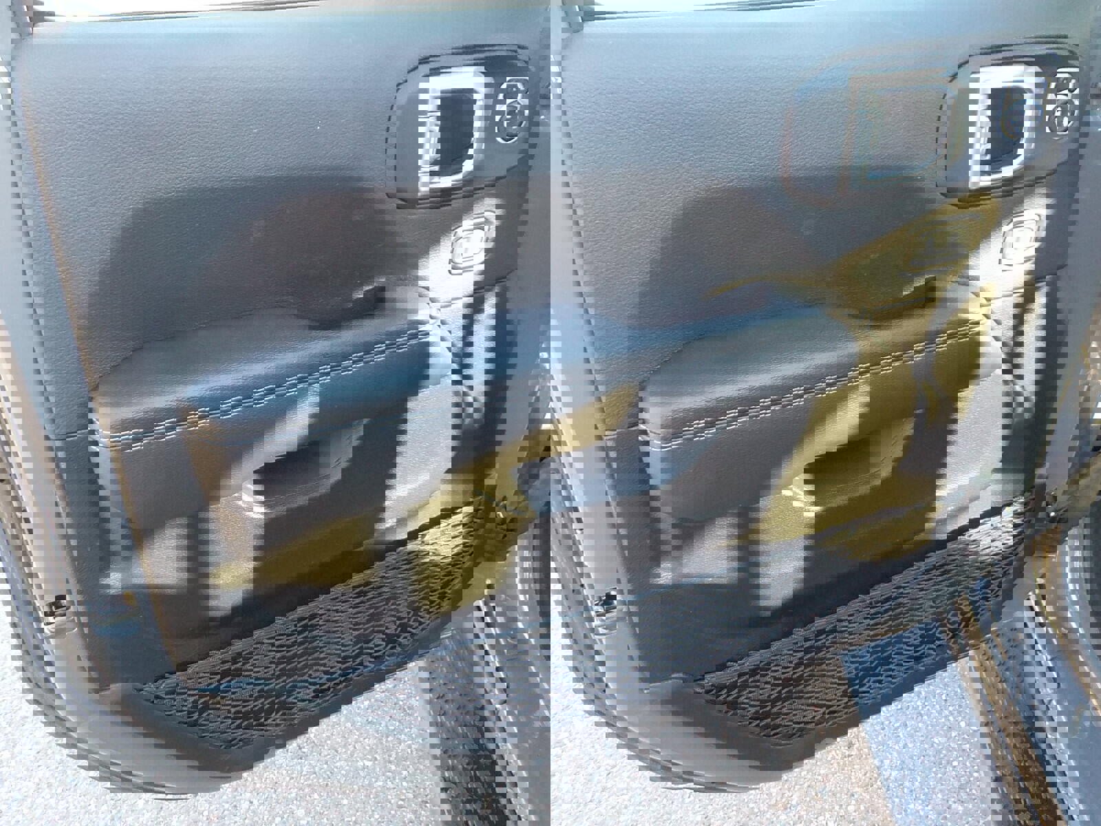 Used 2021 Jeep Wrangler Unlimited Sahara w/ Cold Weather Group image 17