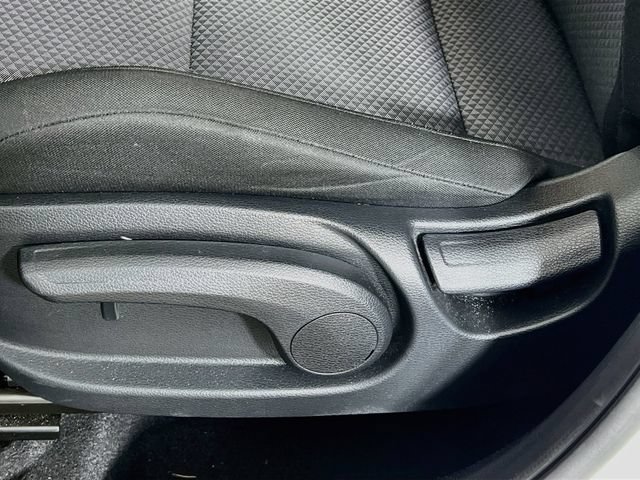 Used 2025 Kia Soul LX FWD image 11