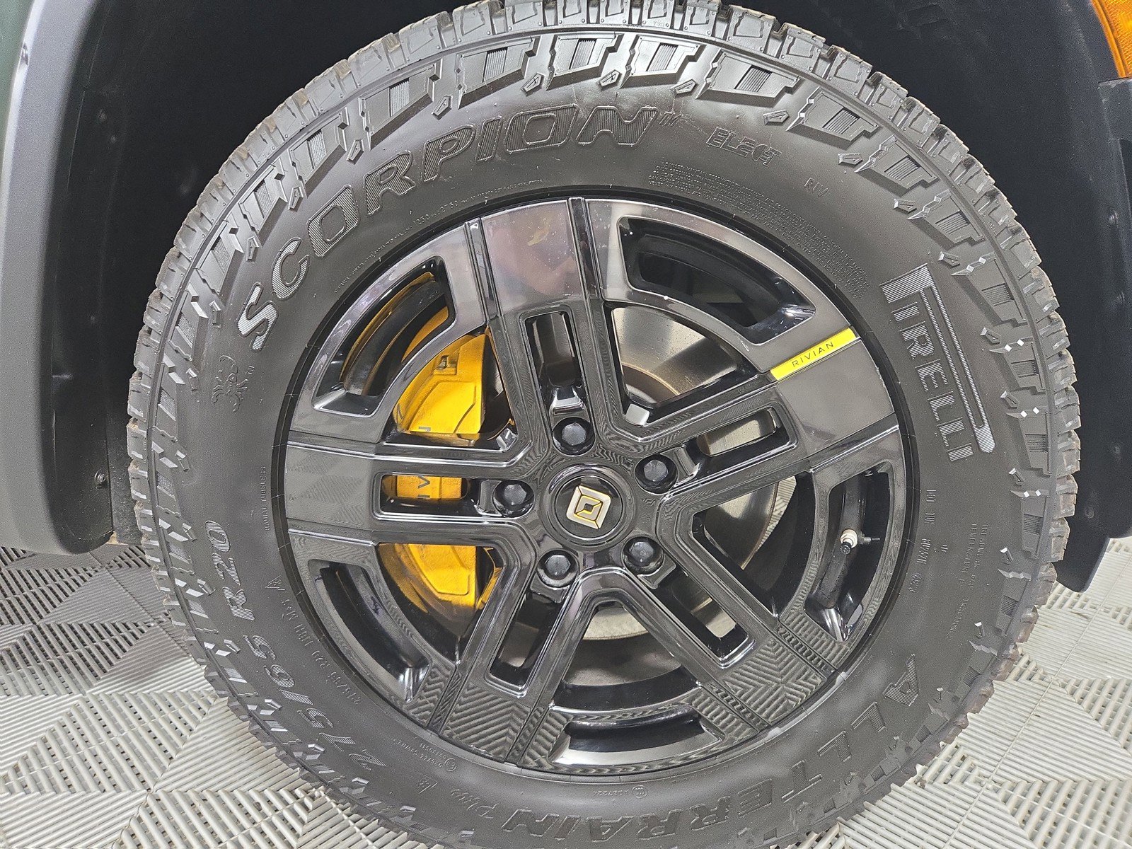 Used 2022 Rivian R1T Launch Edition image 11