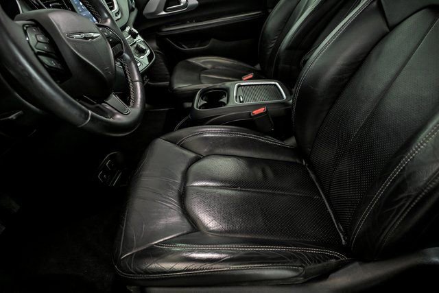 Used 2018 Chrysler Pacifica Touring-L Plus image 10