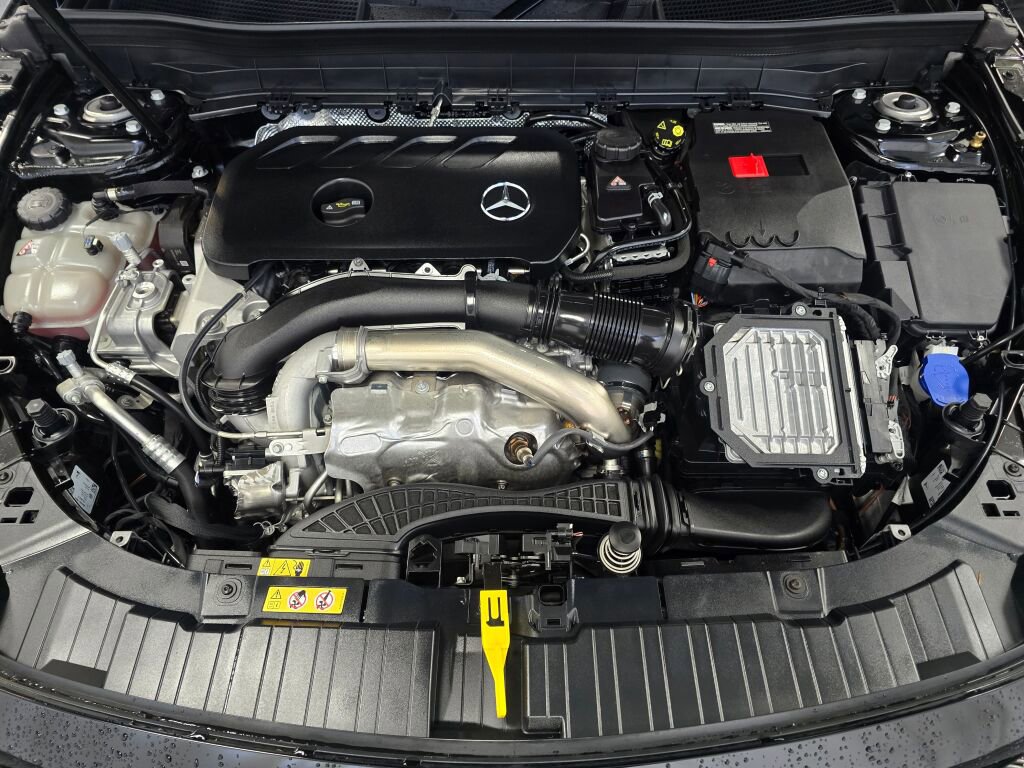 Used 2025 Mercedes-Benz GLB 250 4MATIC image 10