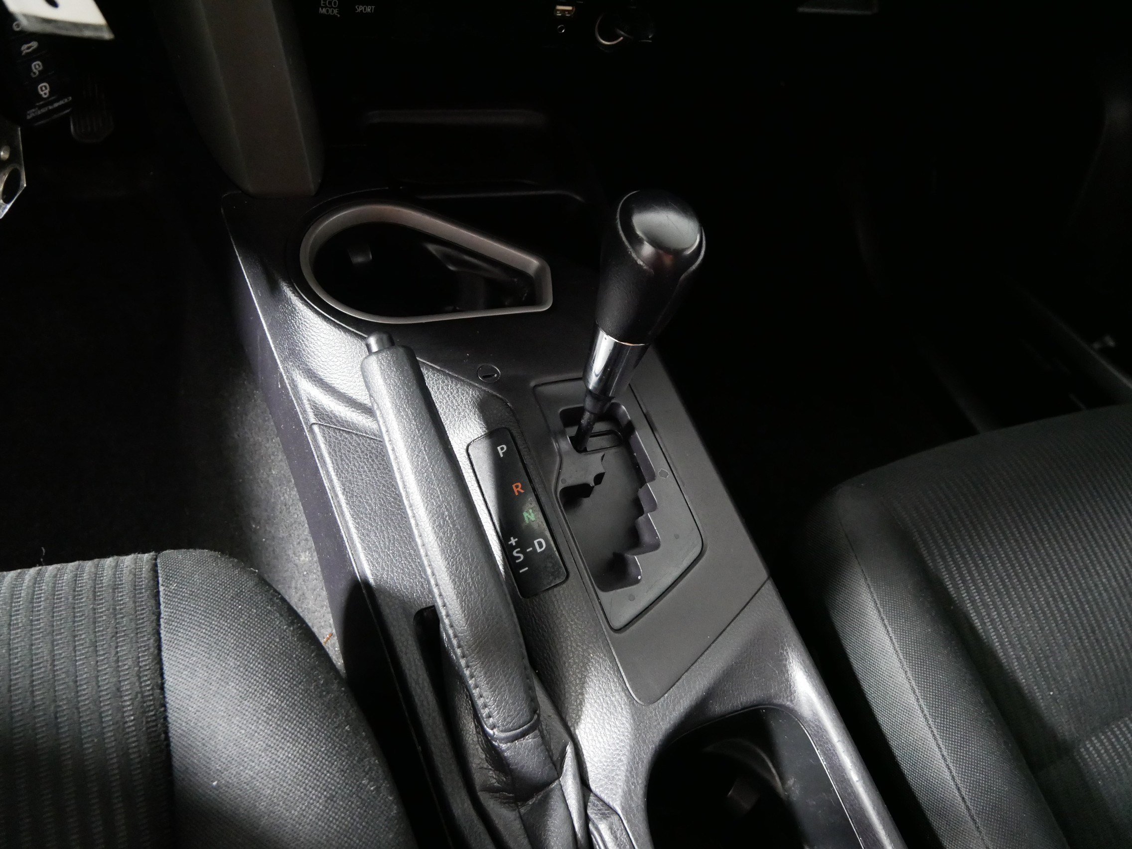 Used 2017 Toyota RAV4 LE w/ All Weather Liner Package AWD/4WD image 24