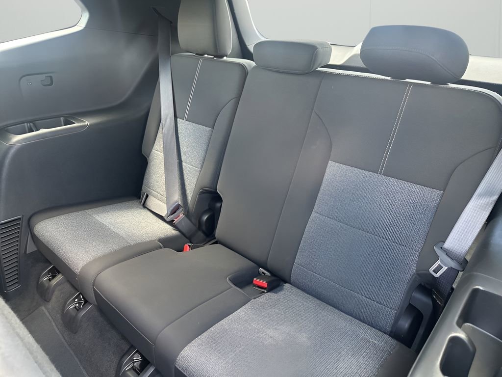 Used 2025 GMC Acadia Elevation image 21