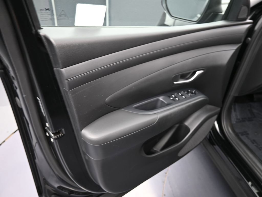 Certified 2025 Hyundai Santa Cruz SE image 13