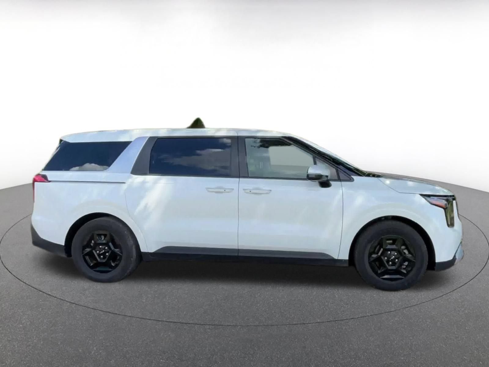 Used 2026 Kia Carnival FWD image 15