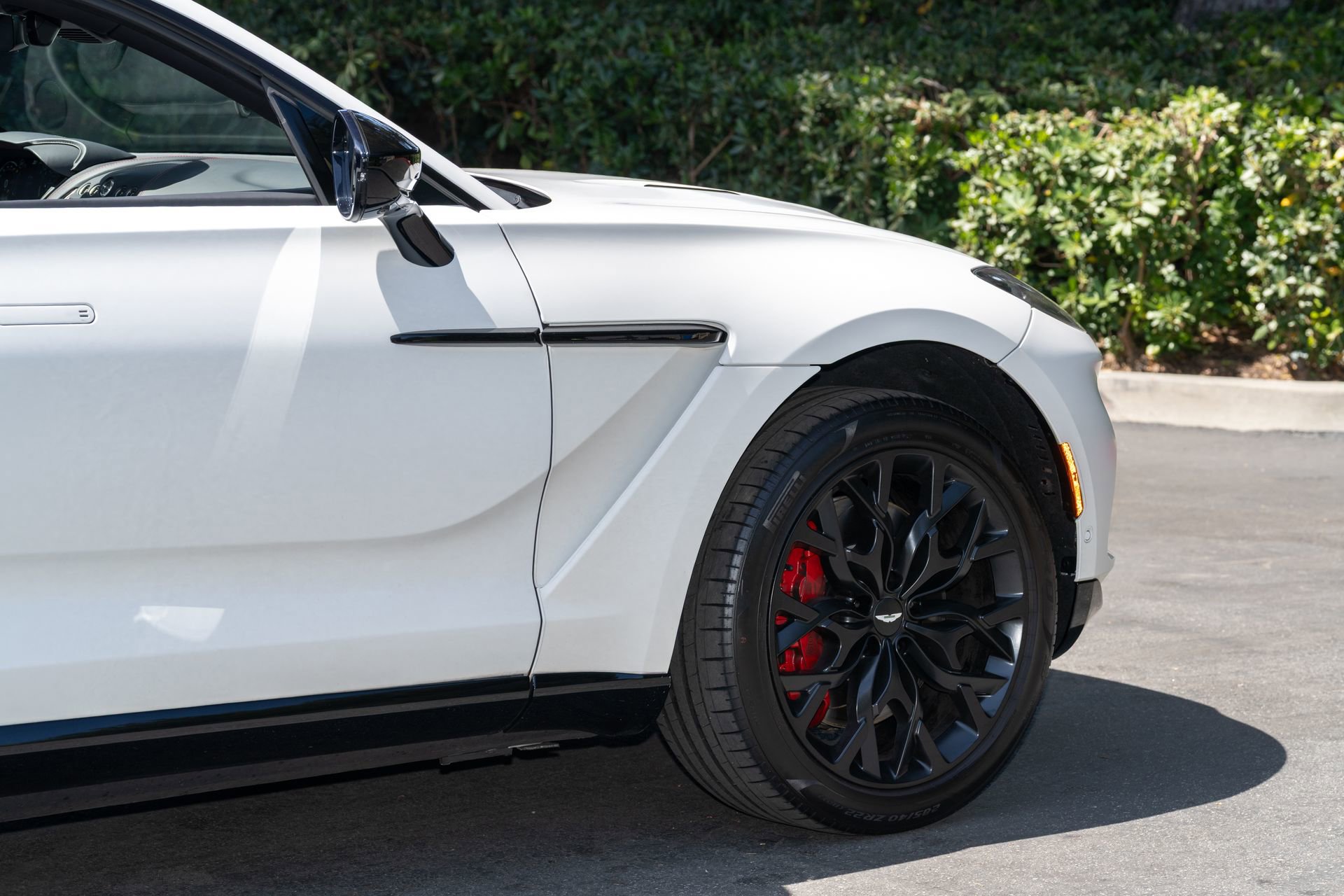 Used 2023 Aston Martin DBX AWD/4WD image 8