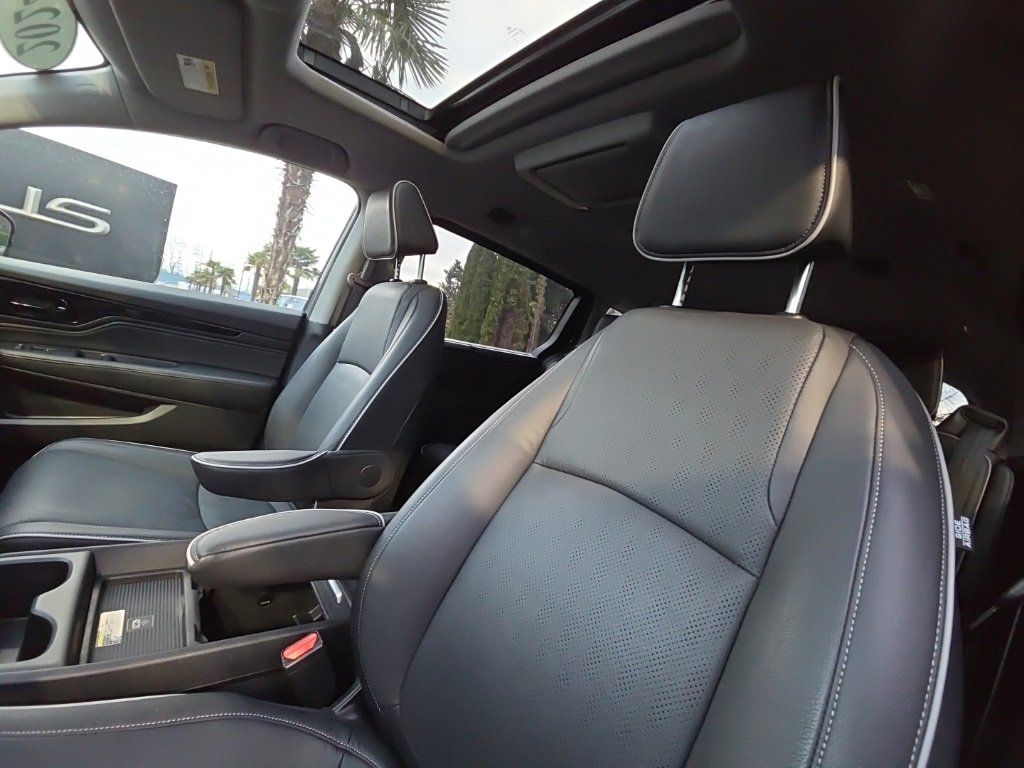 Used 2024 Honda Odyssey Elite image 14