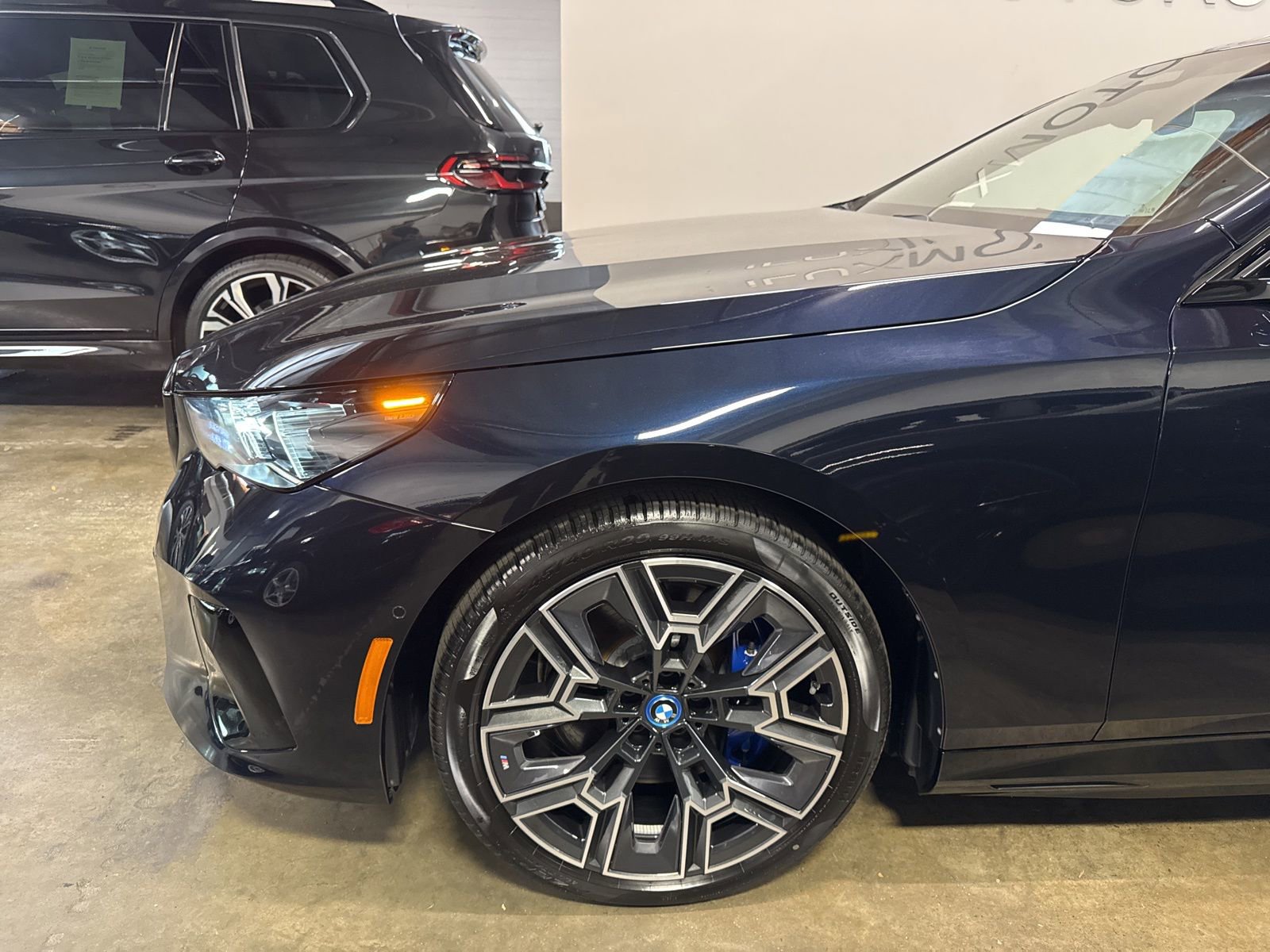 Used 2025 BMW i5 eDrive40i w/ M Sport Package image 4