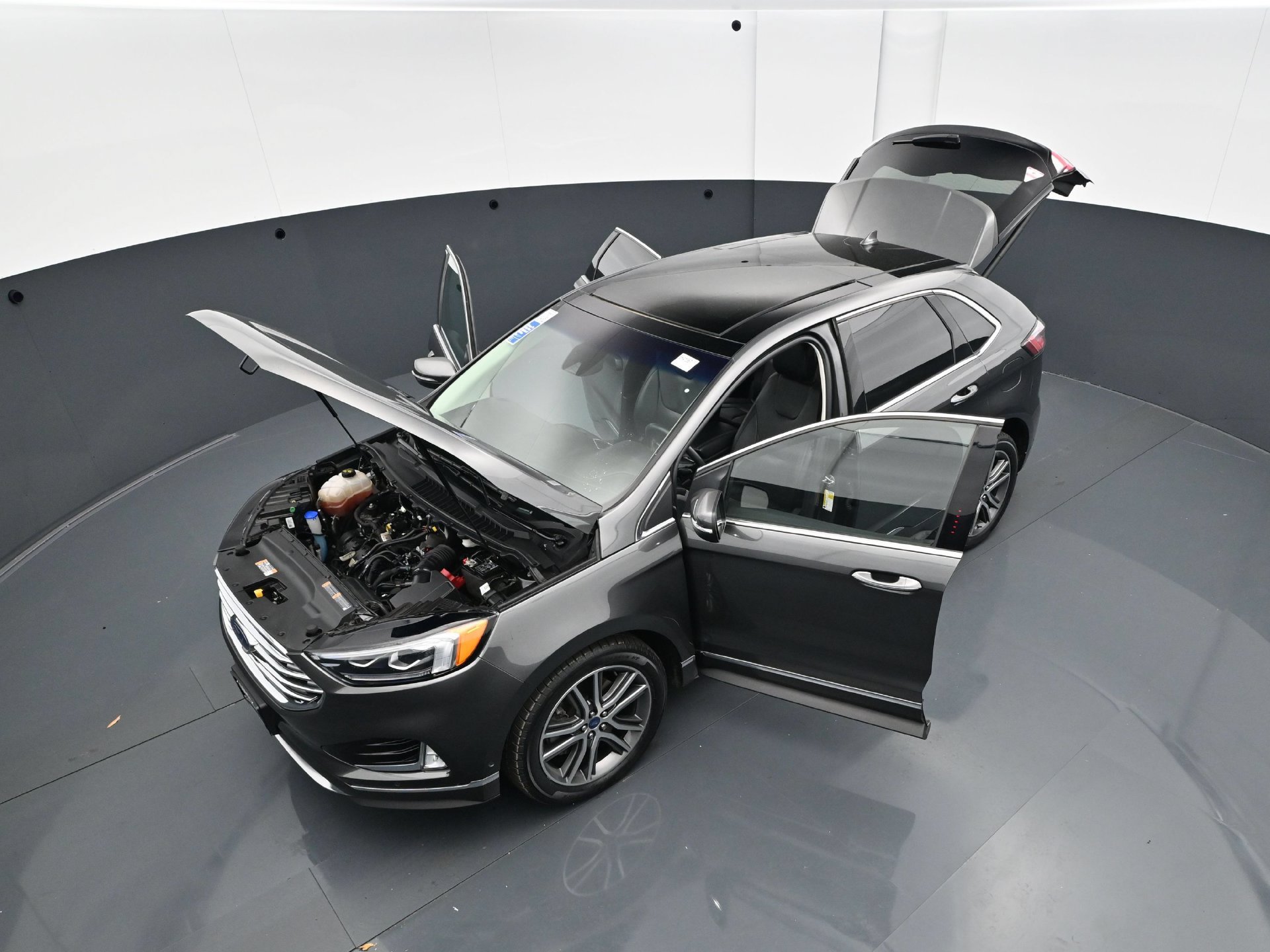 Used 2019 Ford Edge Titanium w/ Equipment Group 301A AWD/4WD image 39