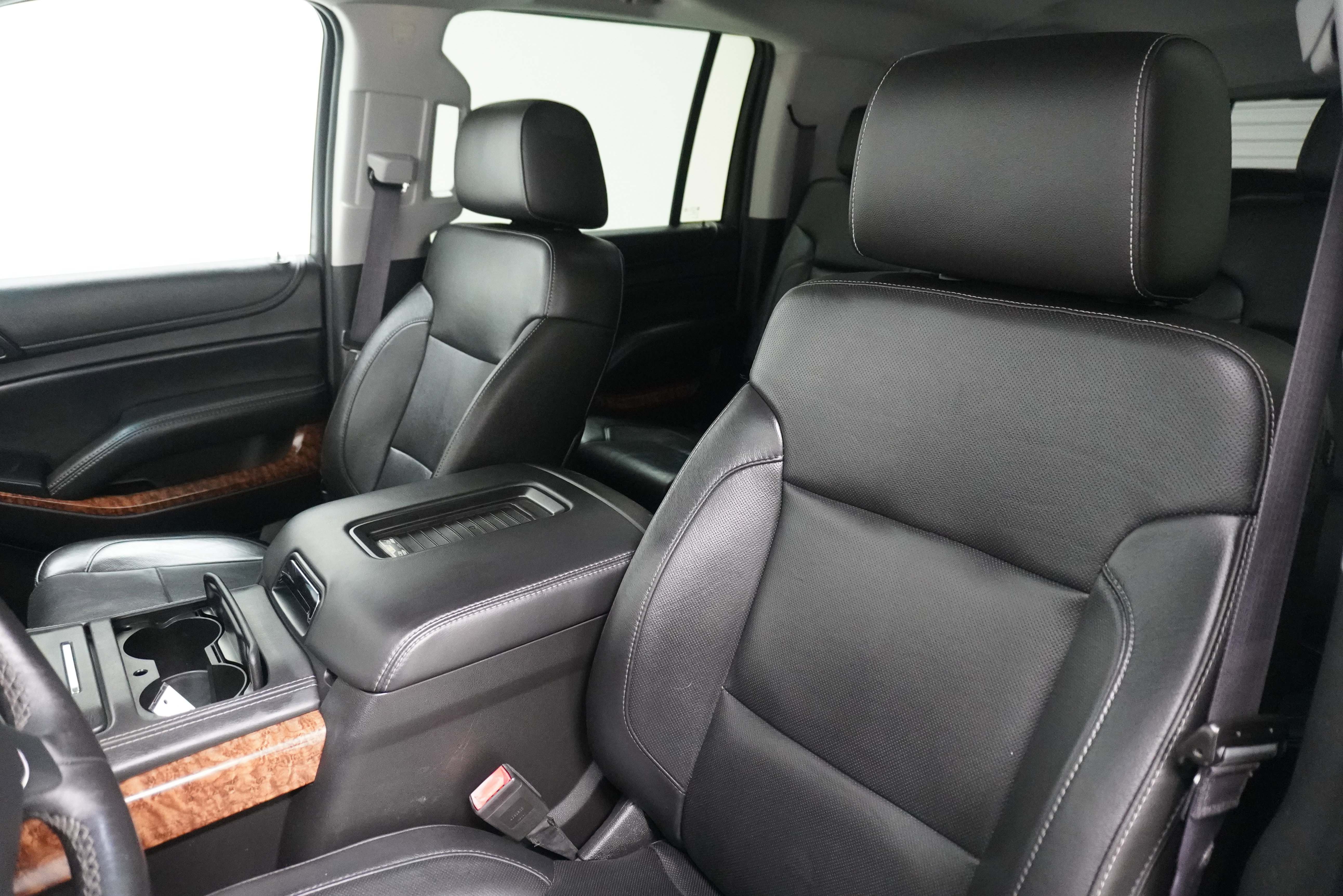 Used 2016 Chevrolet Suburban LTZ image 9