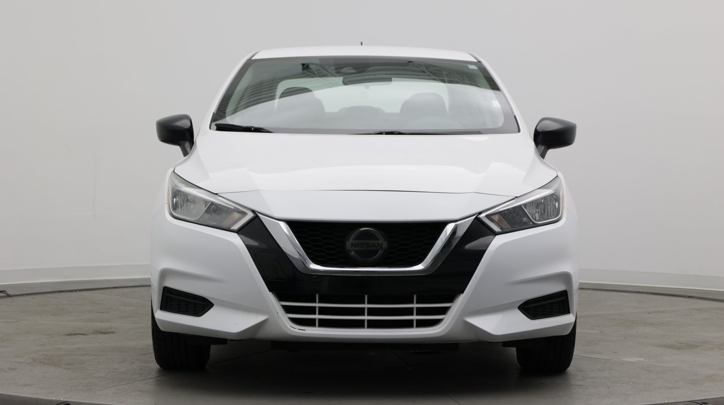Used 2020 Nissan Versa S FWD image 2