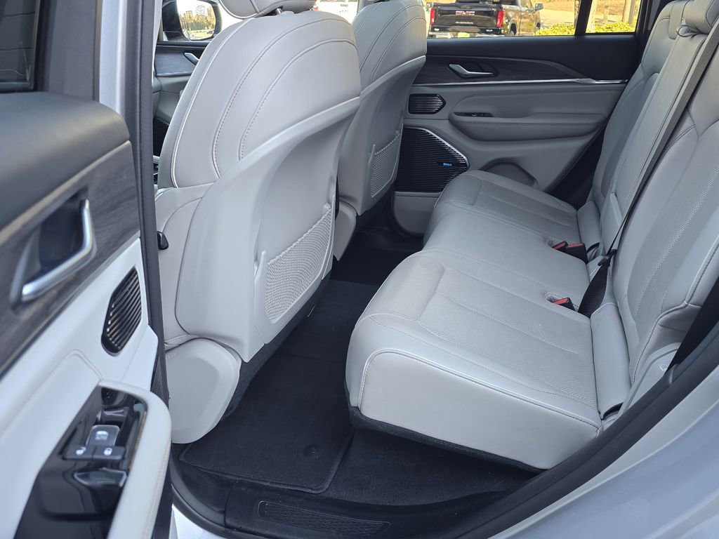 Used 2023 Jeep Grand Cherokee Overland image 5