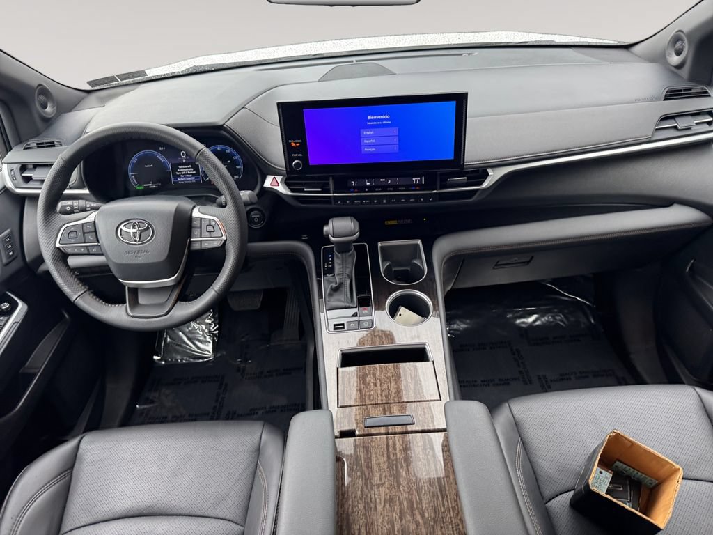 Used 2025 Toyota Sienna Limited AWD/4WD image 10