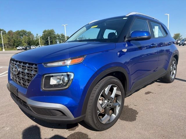 Used 2025 Hyundai Venue SEL FWD image 2