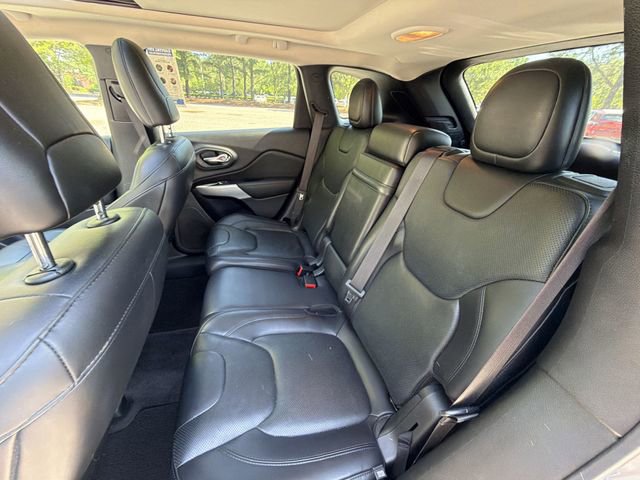 Used 2017 Jeep Cherokee Overland w/ Technology Group AWD/4WD image 23