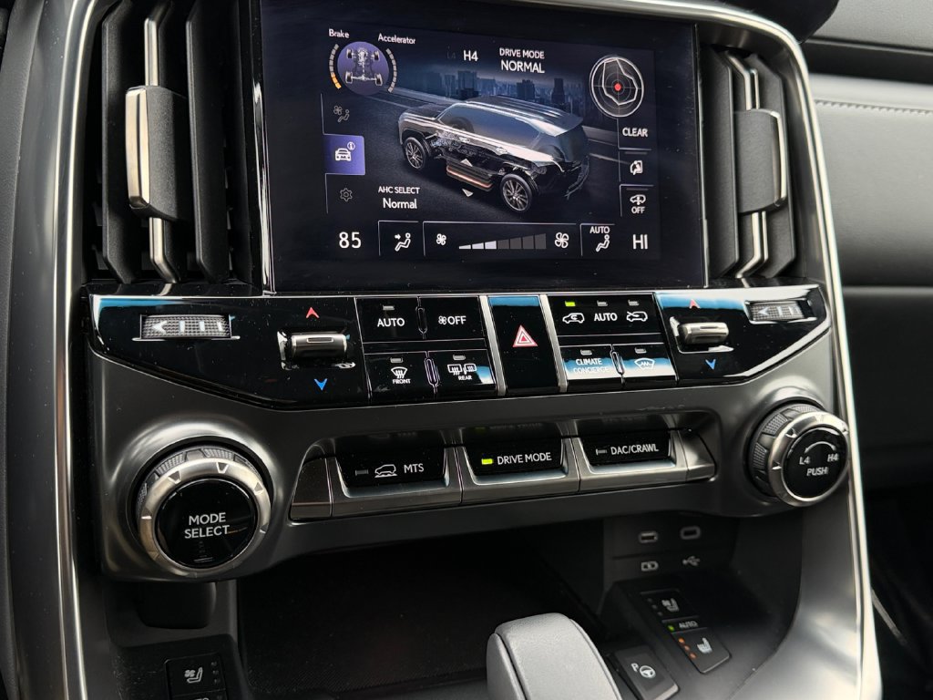Certified 2025 Lexus LX 700h Overtrail AWD/4WD image 26