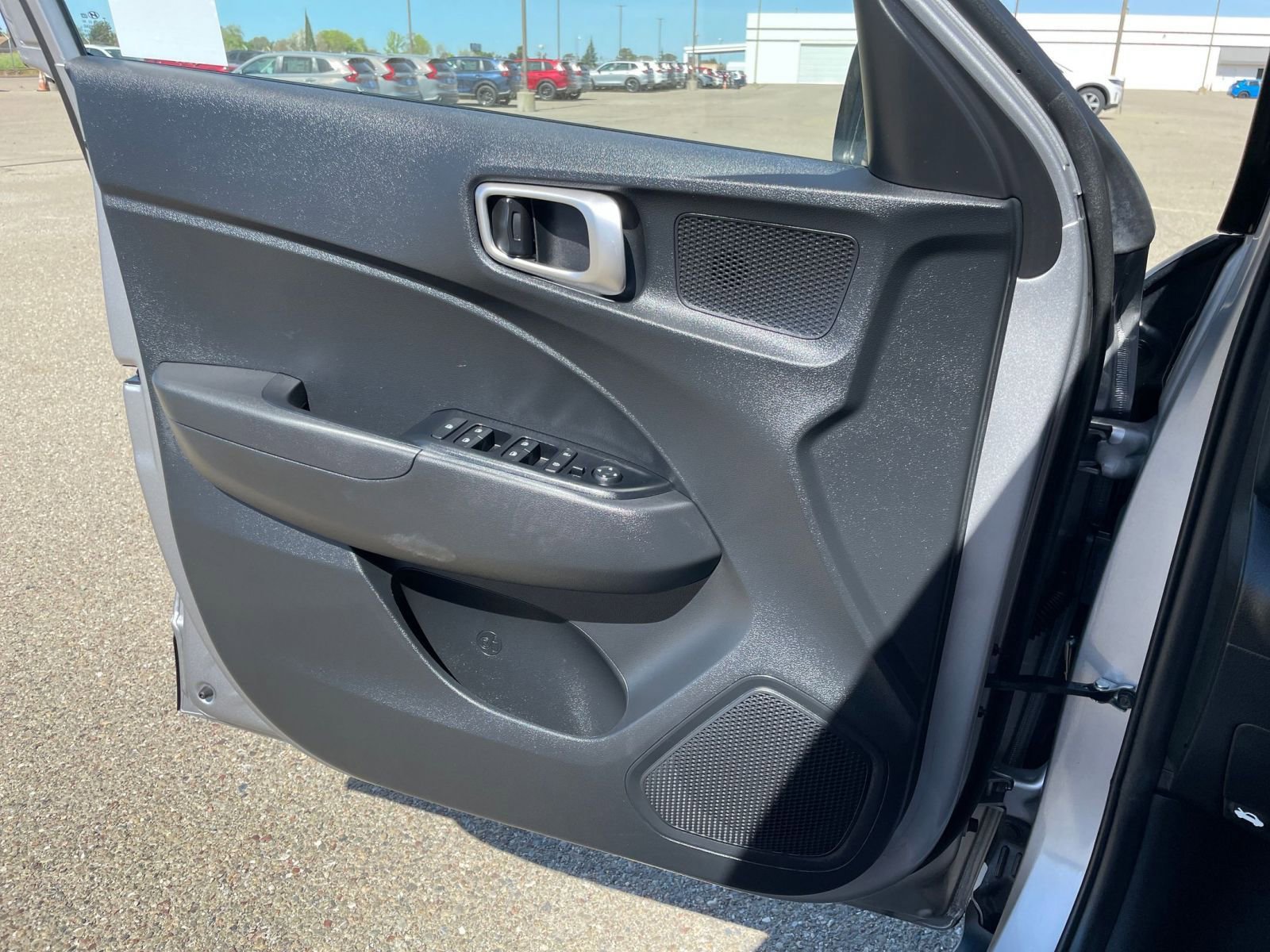 Used 2025 Hyundai Venue SEL image 18